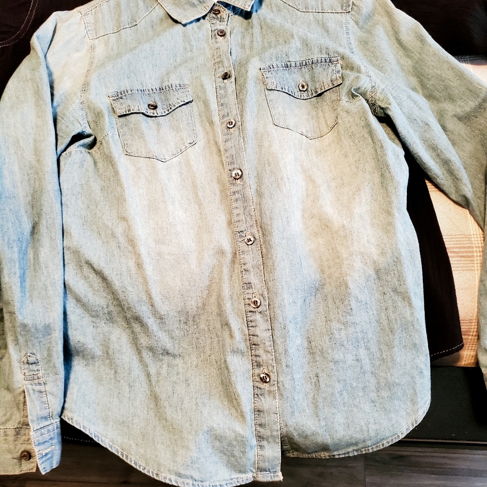 Light Jean women's button down - Picture 10 of 11